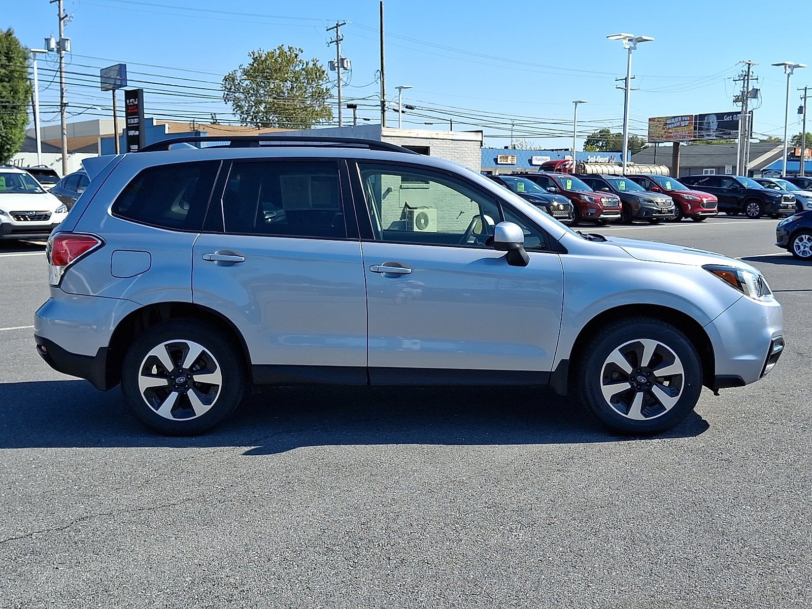 Used 2018 Subaru Forester 2.5i Premium w/ All-Weather Package AWD/4WD image 4