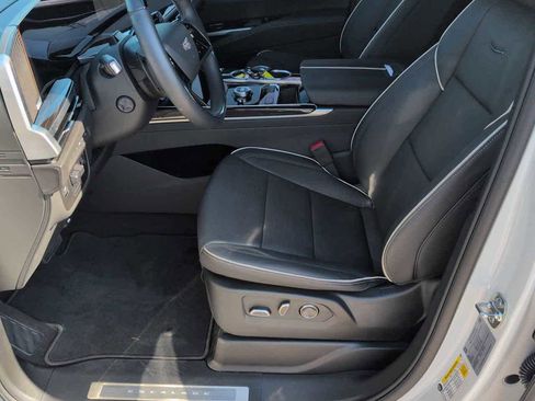 Used 2025 Cadillac Escalade Premium Luxury w/ Touring Package image 20