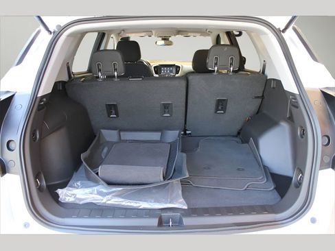Used 2020 GMC Terrain SLE w/ Driver Convenience Package image 14