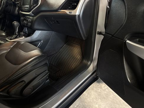 Used 2018 Jeep Cherokee Latitude Plus w/ Cold Weather Group image 21