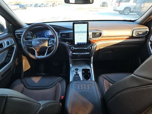 Used 2024 Ford Explorer King Ranch w/ Technology Package image 13