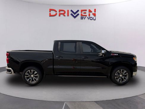 Used 2024 Chevrolet Silverado 1500 LT w/ Z71 Off-Road Package AWD/4WD image 3