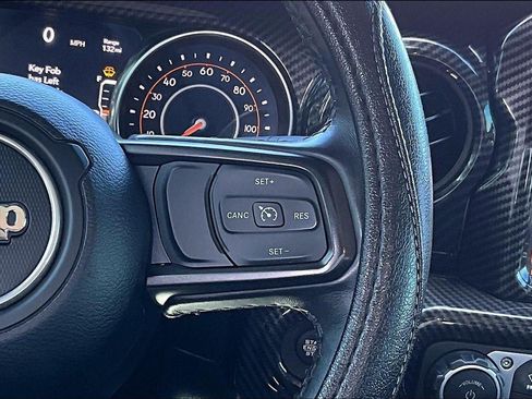 Used 2023 Jeep Gladiator Sport AWD/4WD image 18