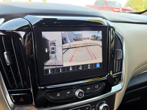 Used 2022 Chevrolet Traverse LT FWD image 25