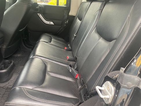 Used 2013 Jeep Wrangler Unlimited Sahara w/ Connectivity Group AWD/4WD image 8