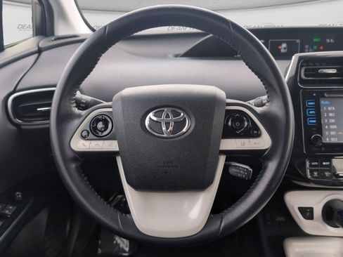 Used 2017 Toyota Prius Four w/ Premium Convenience Package FWD image 17