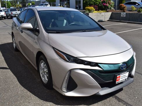 Used 2017 Toyota Prius Prime Premium w/ Carpet Mat Package FWD image 3