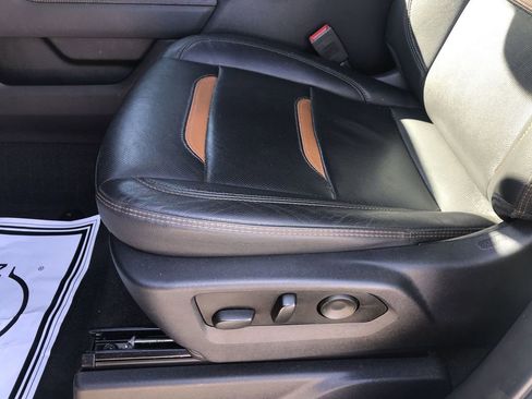 Used 2022 GMC Sierra 1500 AT4 w/ AT4 Preferred Package image 12