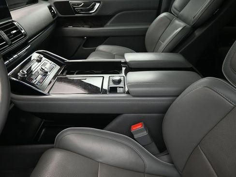 Used 2018 Lincoln Navigator Reserve w/ Technology Package image 20