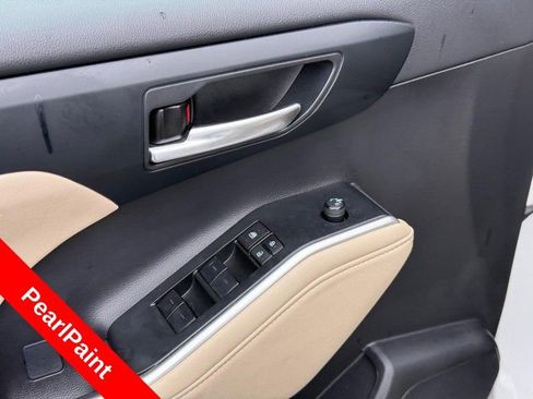 Used 2023 Toyota Highlander XLE image 19
