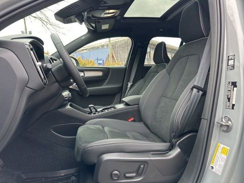 New 2026 Volvo XC40 B5 Ultra w/ Climate Package AWD/4WD image 13