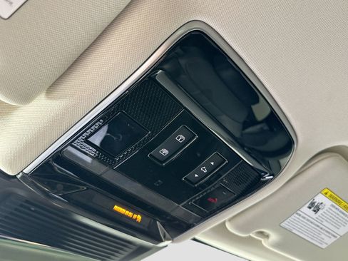 Certified 2025 Land Rover Range Rover SE image 43