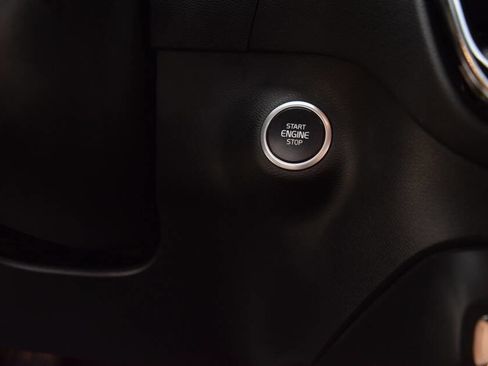 Used 2020 Volvo XC40 T5 Momentum w/ Protection Package Premier image 60