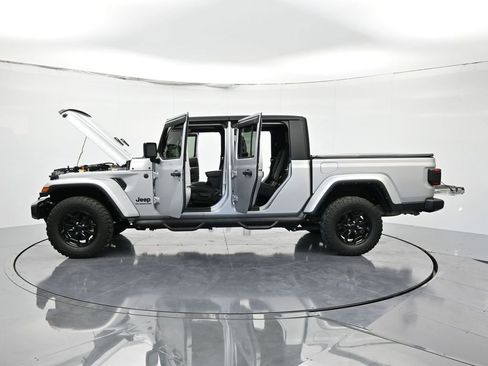 Used 2022 Jeep Gladiator Willys image 45
