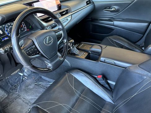 Used 2019 Lexus ES 300h w/ Accessory Package 2 FWD image 10
