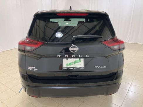 Used 2024 Nissan Rogue SV image 4