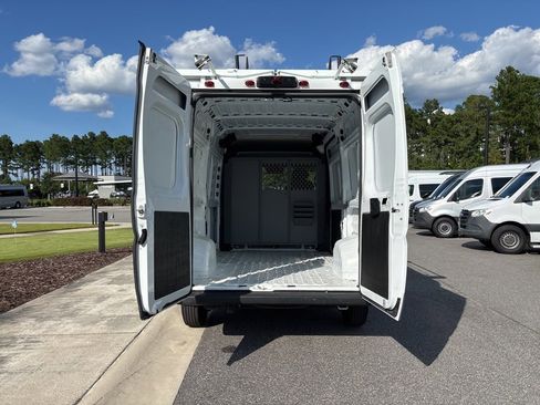 Used 2023 RAM ProMaster 2500 w/ Driver Convenience Group image 10