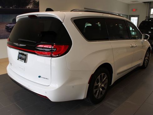 Used 2024 Chrysler Pacifica Pinnacle image 20