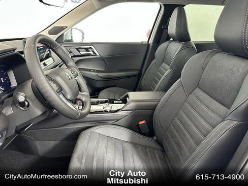 New 2025 Mitsubishi Outlander SE image 15