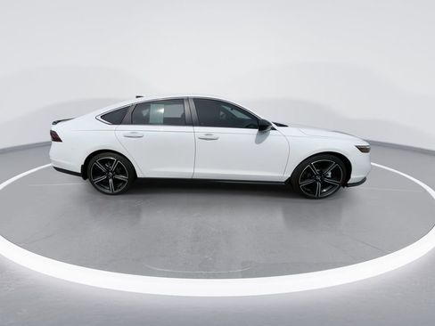 Used 2025 Honda Accord Sport image 9