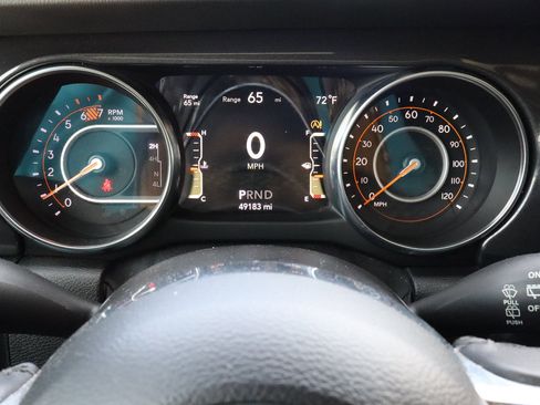 Used 2021 Jeep Wrangler Unlimited Sahara image 32