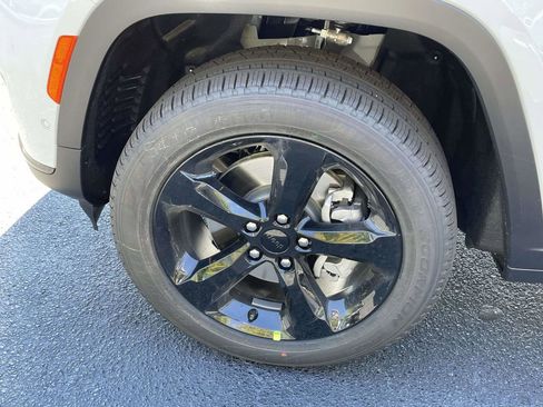 New 2025 Jeep Grand Cherokee L Limited w/ Black Appearance Package image 39