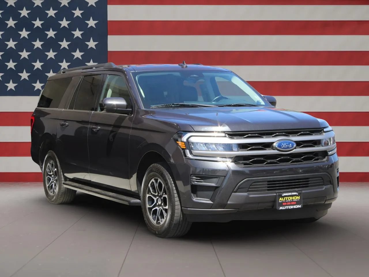 Used 2024 Ford Expedition Max XLT RWD image 3