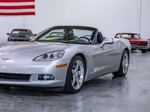 Used 2005 Chevrolet Corvette Convertible w/ Preferred Equipment Group RWD image 37