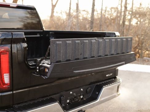 Used 2025 GMC Sierra 1500 SLT image 30