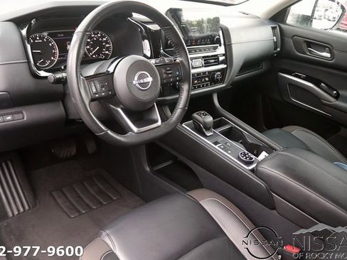 Used 2022 Nissan Pathfinder SL image 10