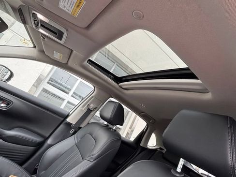Used 2024 Honda HR-V EX-L image 12