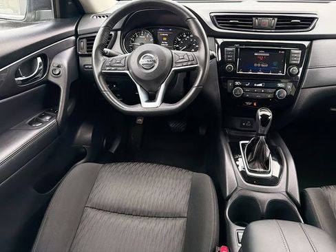 Used 2018 Nissan Rogue SV image 21