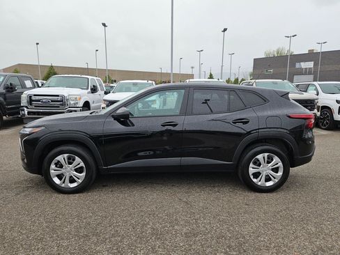 Used 2024 Chevrolet Trax LS FWD image 7