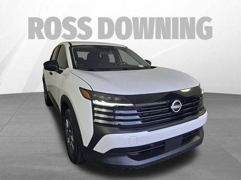 Used 2025 Nissan Kicks S FWD image 3