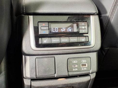 Used 2024 Subaru Ascent Limited w/ Technology Package AWD/4WD image 11