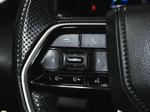 Used 2024 Toyota Sequoia Platinum image 32