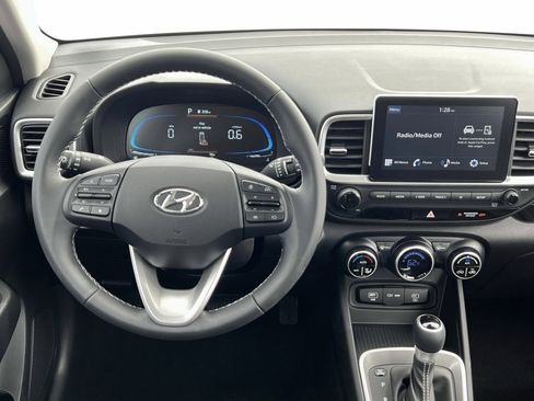 New 2025 Hyundai Venue SEL image 17