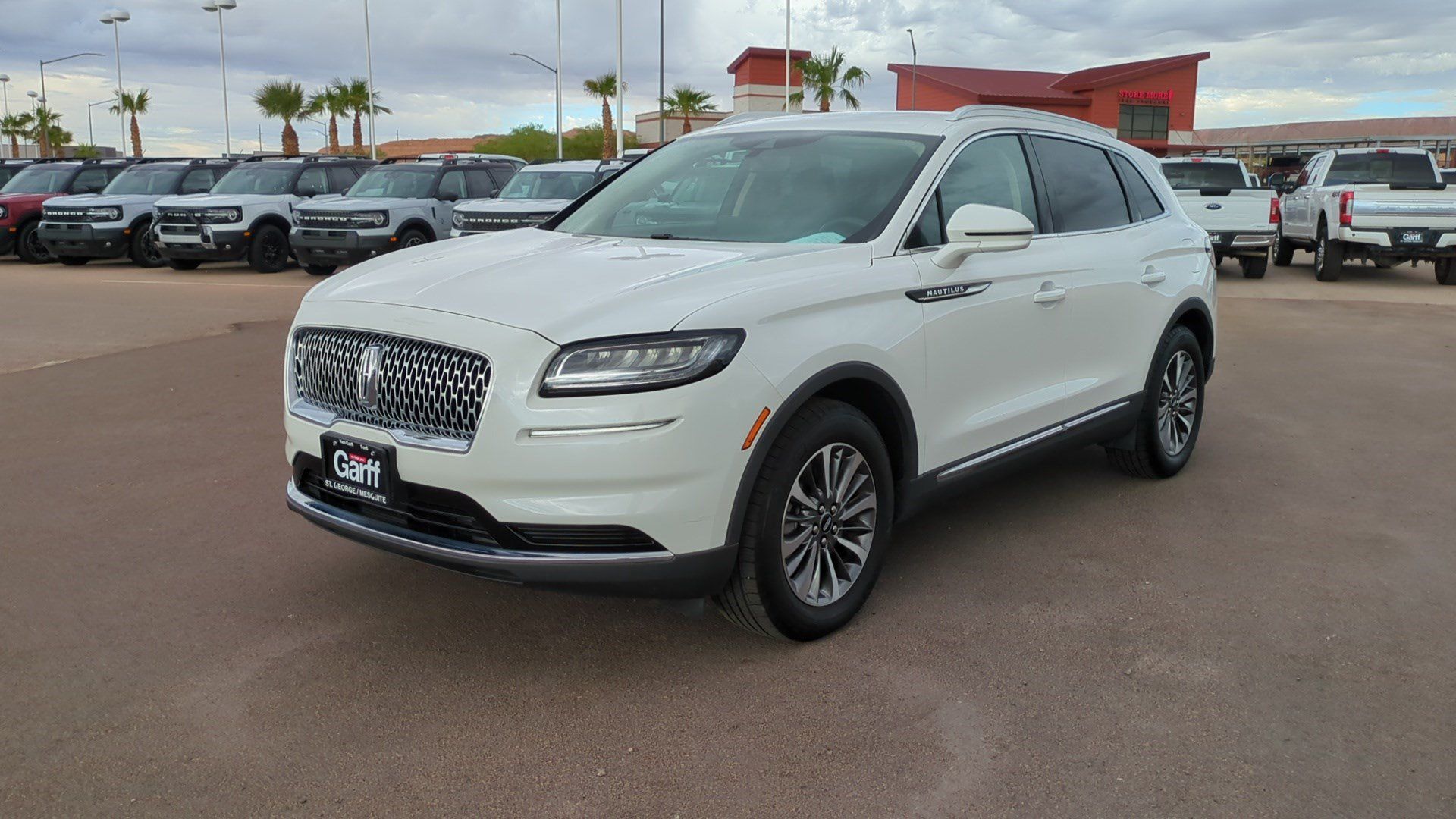 Used 2023 Lincoln Nautilus FWD w/ Premium Package image 7