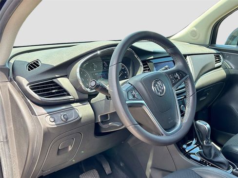 Used 2021 Buick Encore Preferred AWD/4WD image 9