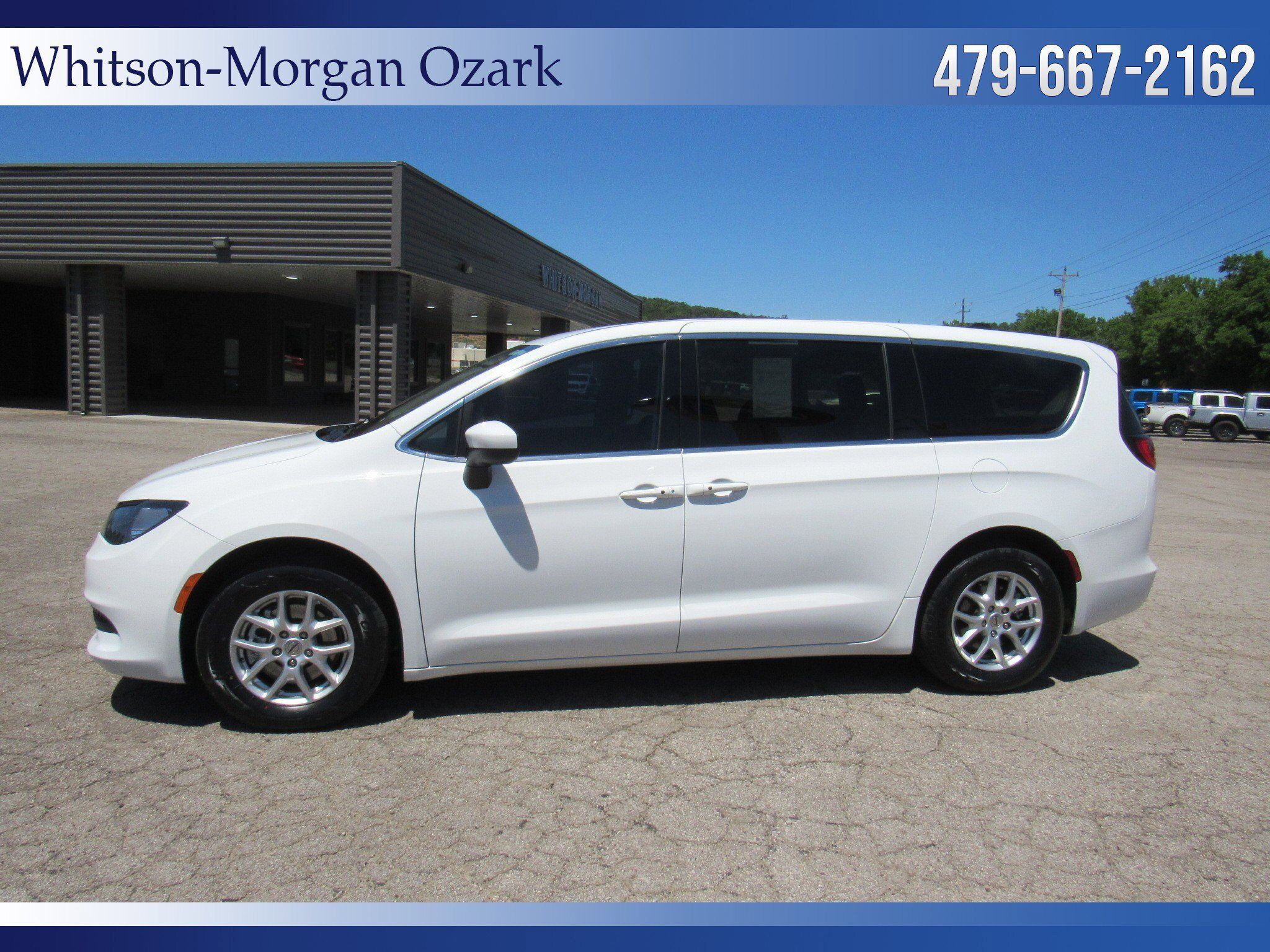 Used 2022 Chrysler Voyager LX FWD image 6