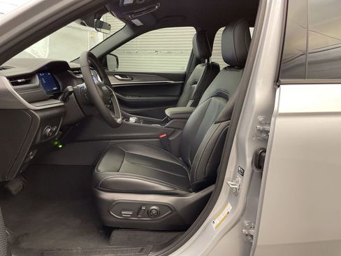 New 2025 Jeep Grand Cherokee Limited image 17