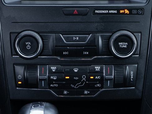 Used 2019 Ford Explorer XLT w/ Equipment Group 201A image 28