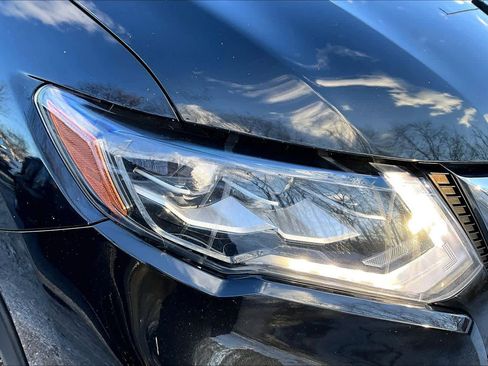 Used 2018 Nissan Rogue SL w/ Premium Package image 26