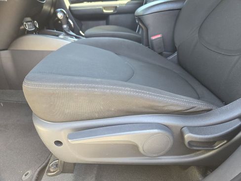 Used 2012 Kia Soul + w/ Audio Pkg FWD image 23