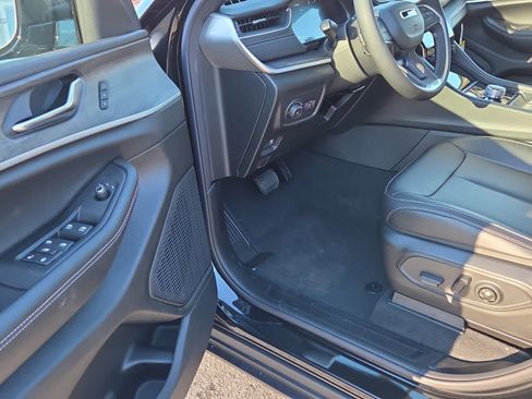 New 2025 Jeep Grand Cherokee L Limited image 17