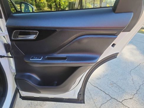 Used 2018 Jaguar F-PACE Premium image 41