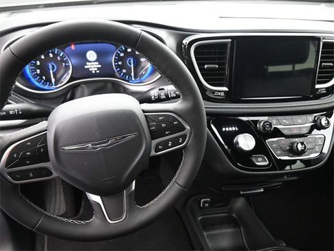 New 2026 Chrysler Pacifica Select image 39