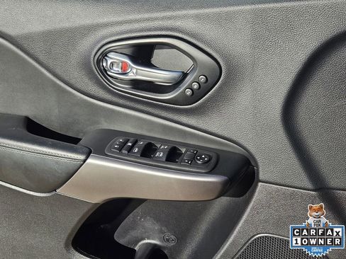 Used 2022 Jeep Cherokee Limited image 29