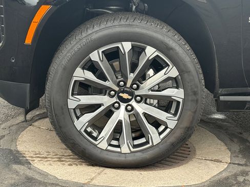 Used 2025 Chevrolet Suburban High Country image 10