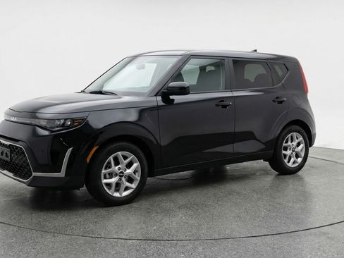 Used 2025 Kia Soul LX w/ LX Technology Package FWD image 3